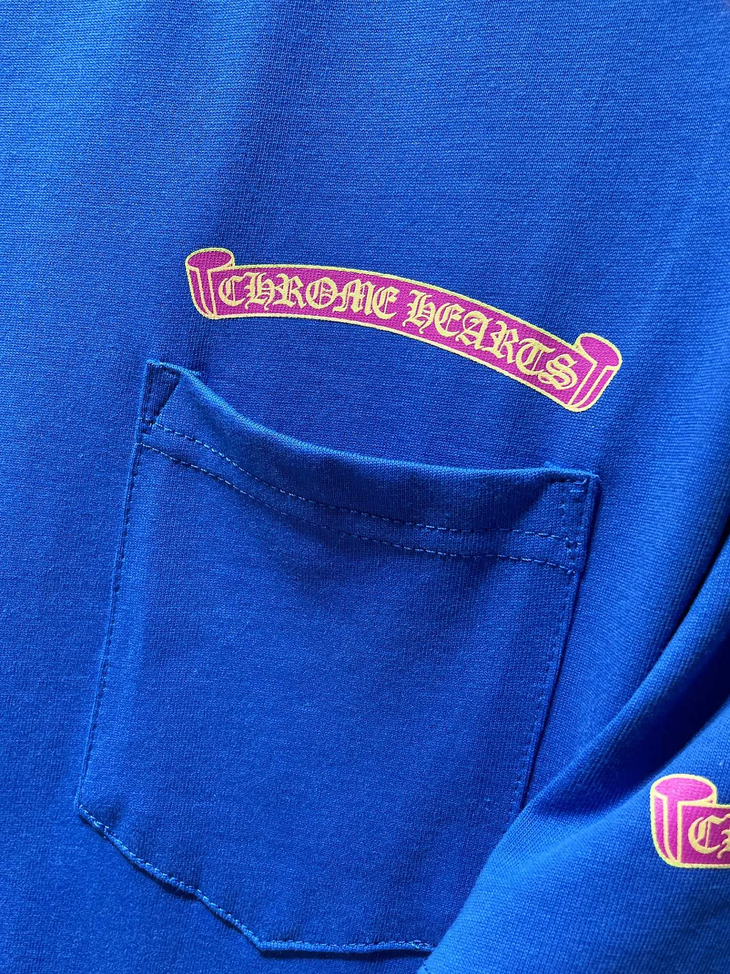 P130 ✨New arrival✨ Chrome Hearts 25ss, the same style as the stars! ! High gram weight, environmentally friendly and high-quality top-quality fabrics. Dopamine blue and pink scroll short sleeves. Counter synchronization. Re-engraved version 1:1. Recommended color: customized blue. Customized pink. Size: S, M, L, XL.